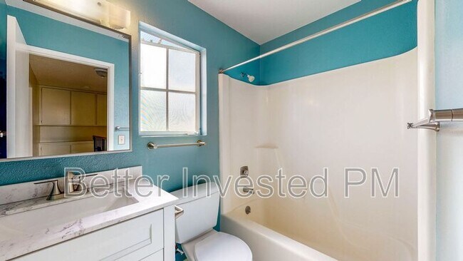 Building Photo - 657 Rinaldo St