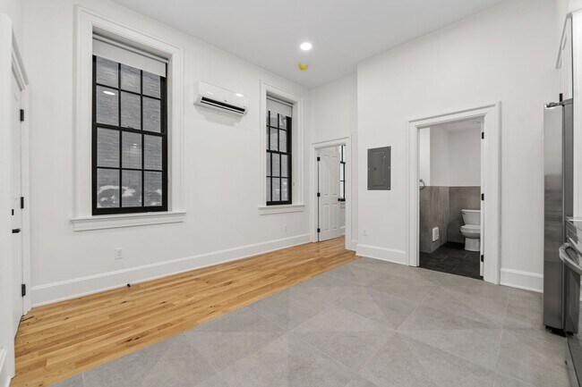Building Photo - 1121 Dayton St