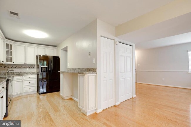 Building Photo - 10605 Summer Oak Ct