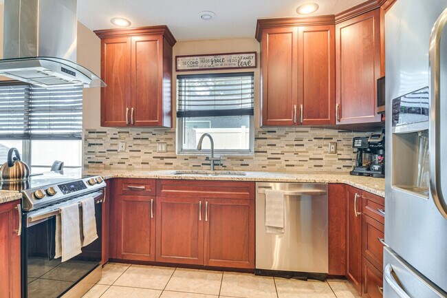 Building Photo - 2843 Meadow Wood Dr