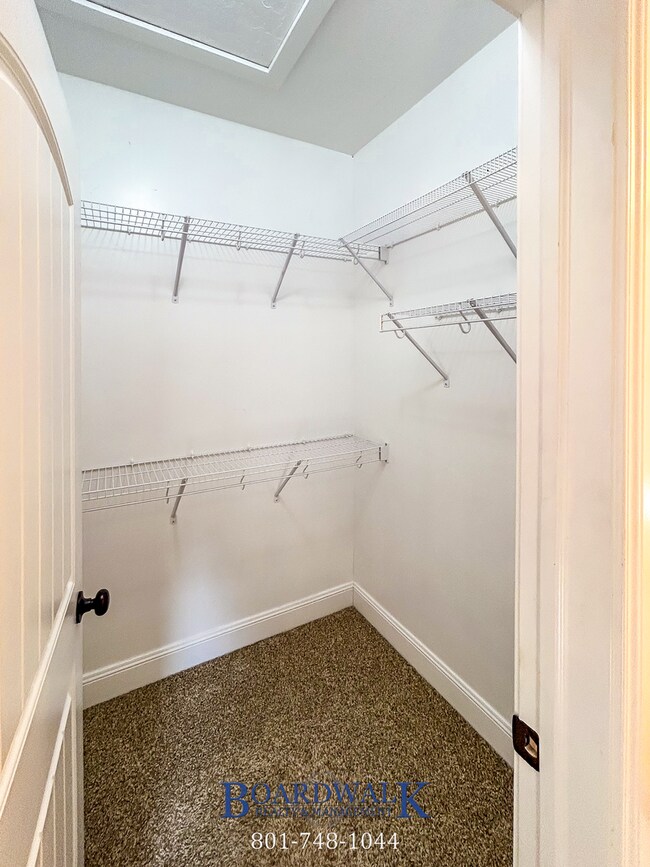 Building Photo - Spectacular 3 bed 2.5 bath in Highland