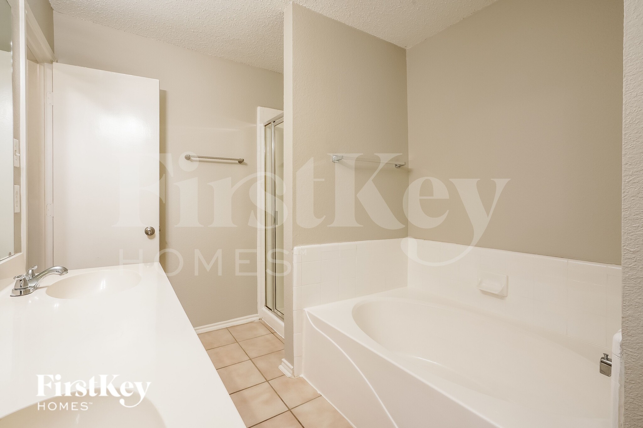 Building Photo - 1150 Lombard Ln