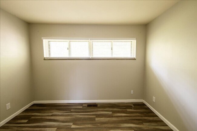 Building Photo - **Charming Family Home in Top-Rated School...