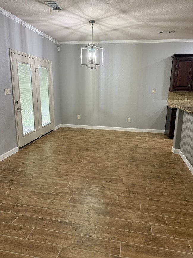 Building Photo - Beautiful 3 Bedroom and 2 Bathroom House