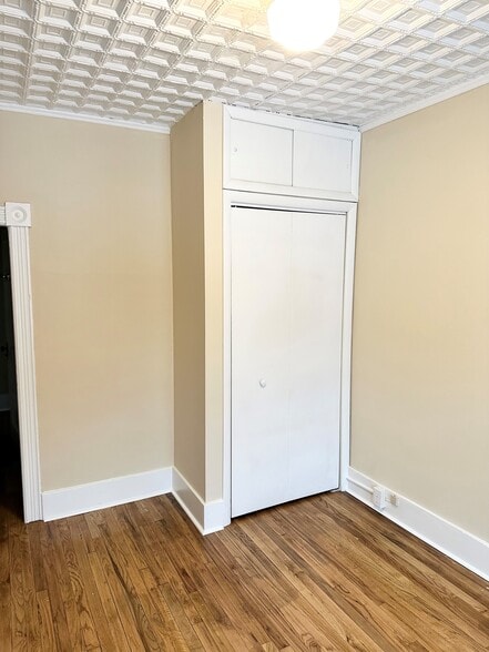 Building Photo - 423 Gotham St