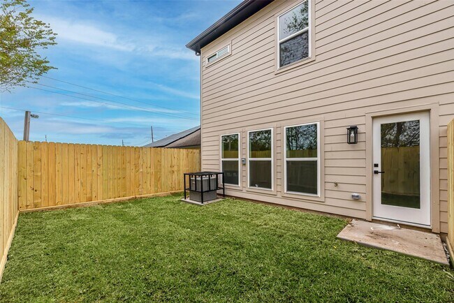 Building Photo - 7806 Comal St