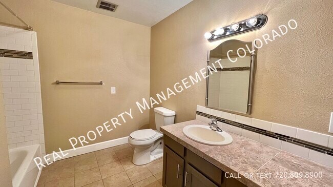 Building Photo - Freshly Updated Condo in Highline Meadows