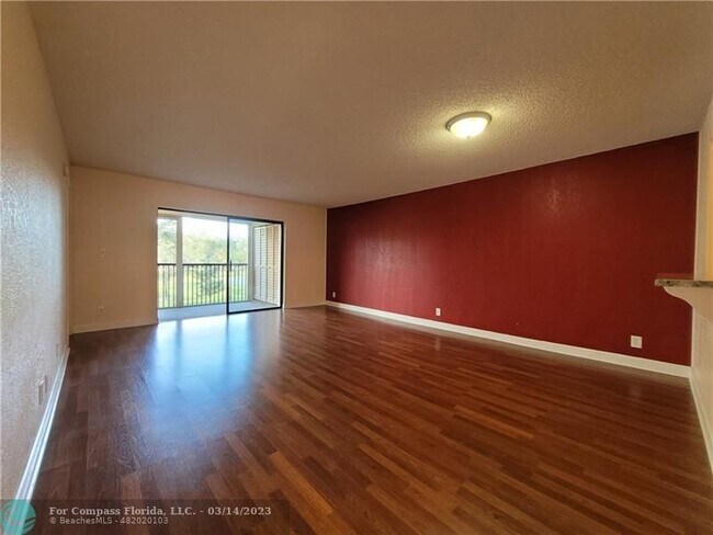 Building Photo - 2027 Coral Ridge Dr