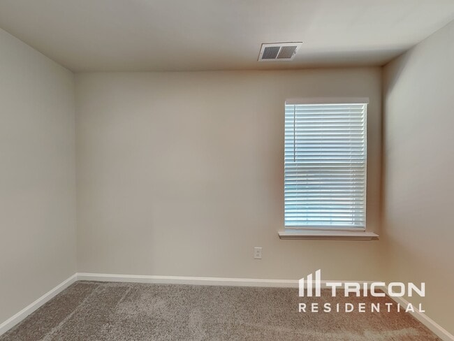 Building Photo - 108 Fennec Dr