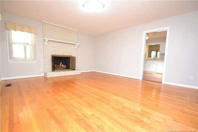 Building Photo - 806 Kingswood Dr