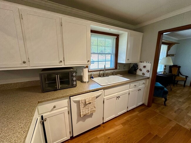 Building Photo - Unlock the Door to The Perfect Rental