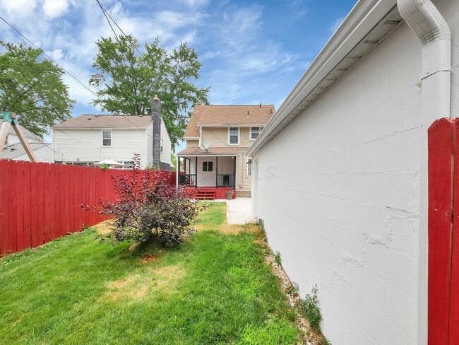 Building Photo - 3017 Wicklow Rd