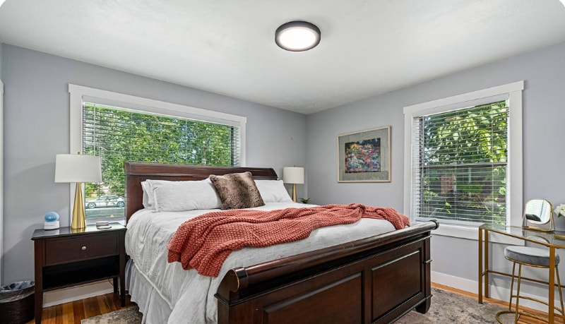 Building Photo - 444 N Oakley St