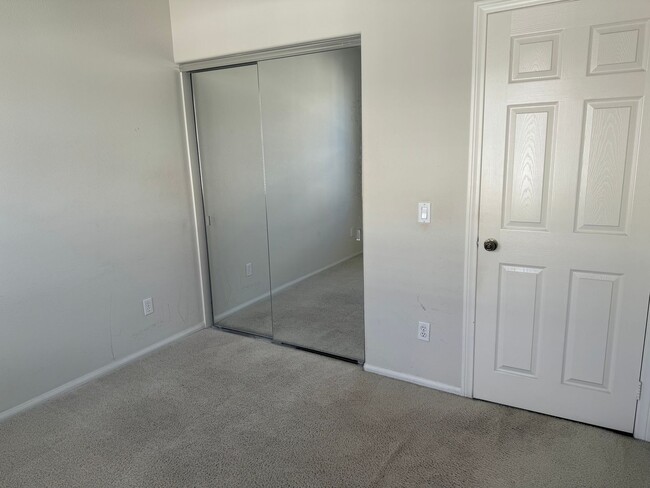 Building Photo - ONE MONTH FREE RENT! Beautiful 4 bedroom, ...