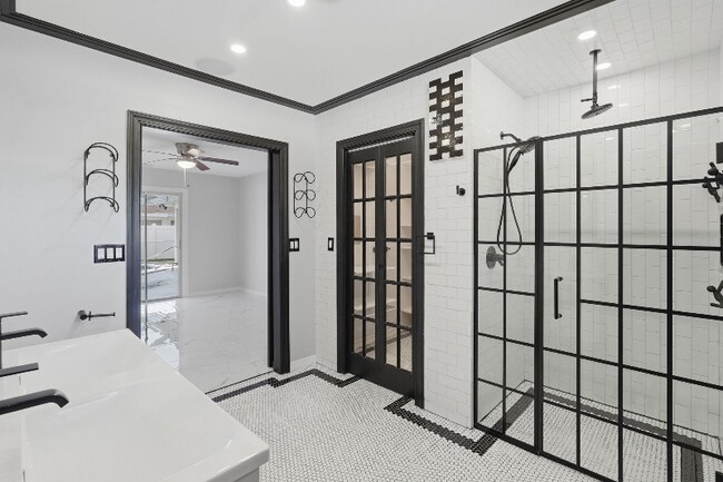 Building Photo - 725 Patricia Ave