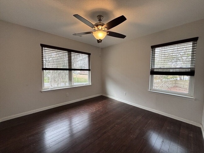 Building Photo - 117 Alma Dr