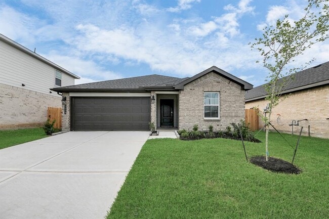 Building Photo - 5038 Balcolm Dr