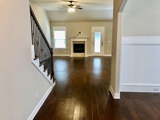 Building Photo - 530 Salterton Way