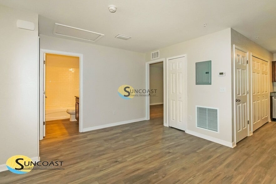 Building Photo - 9359 N Mendoza Way