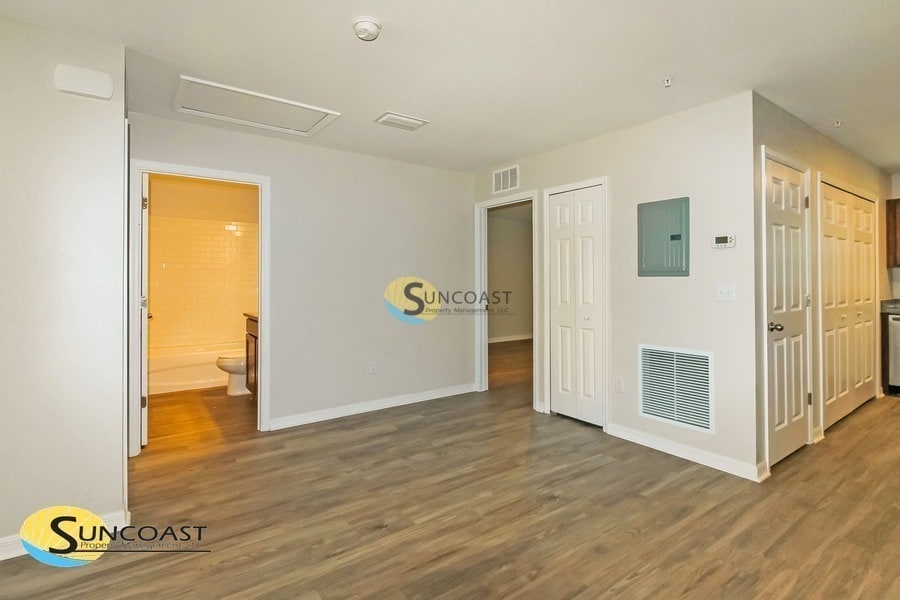 Building Photo - 52 Walnut Rd