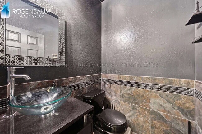 Building Photo - 9336 S 33rd Dr