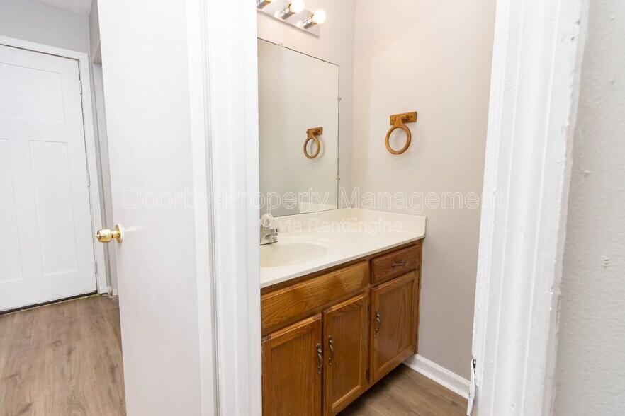 Building Photo - 7808 Holiday Hills Cir