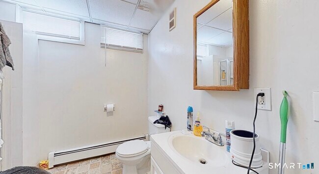 Building Photo - 666 Main St