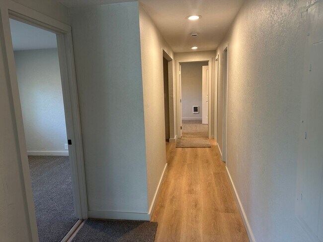 Building Photo - Updated 2 bedroom 2 bath house with a deta...
