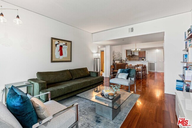 Building Photo - 13650 Marina Pointe Dr