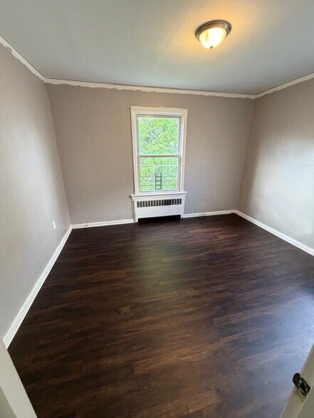 Building Photo - 1576 Leslie St