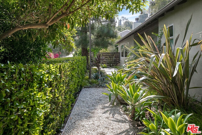 Building Photo - 3362 Coy Dr