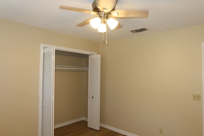 Building Photo - Foster Lane Town Homes NM
