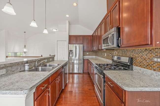 Building Photo - 2528 Dunraven Ave