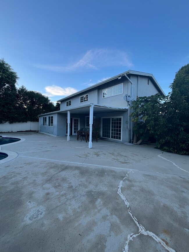 Building Photo - 22240 Wyandotte St