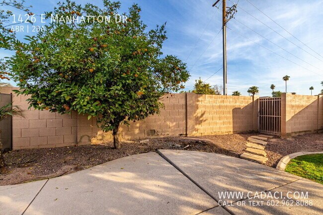 Building Photo - 1426 E Manhatton Dr