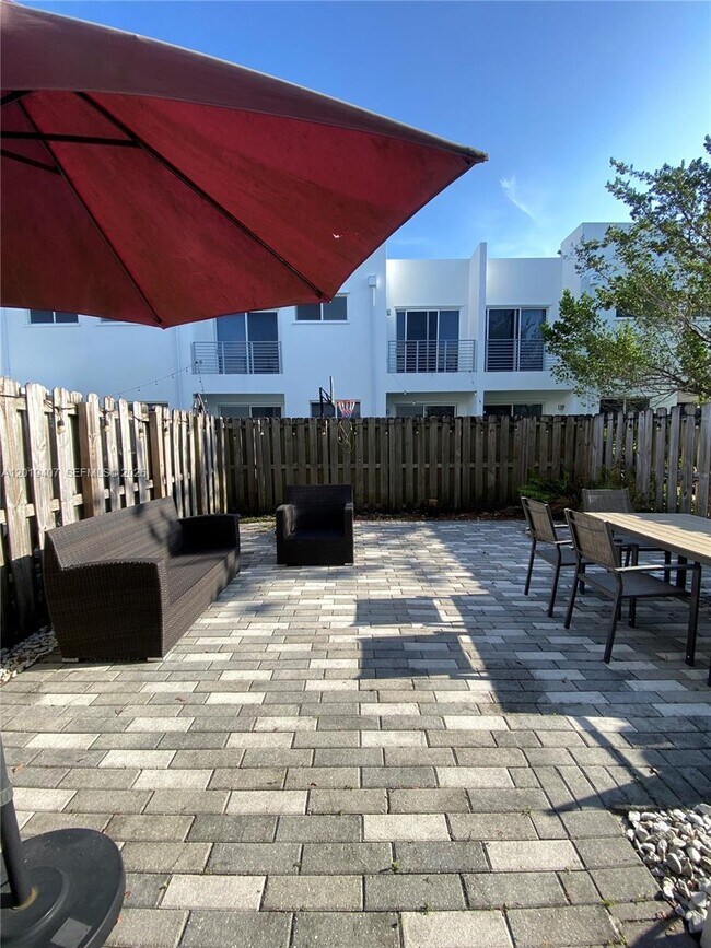Building Photo - 10241 NW 71st Terrace