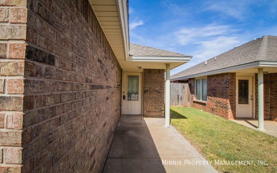 Primary Photo - 515 N Clinton Ave