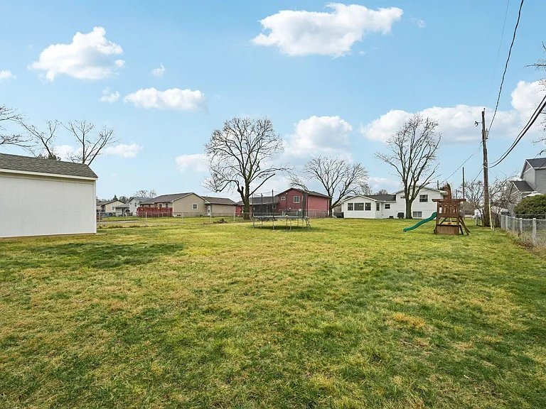 Building Photo - 2108 Willow Run Rd