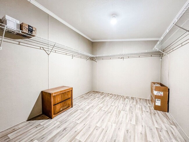 Building Photo - LOCATION! 5 mins from Carolina Beach bridg...