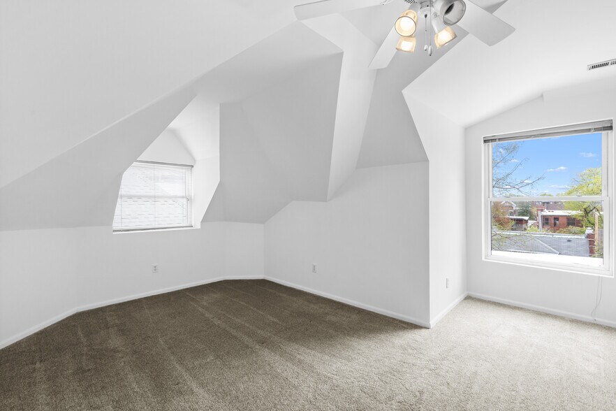 Building Photo - 4414 W Pine Blvd