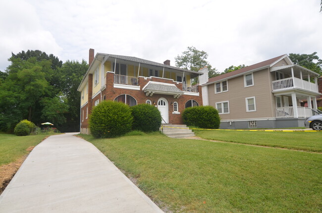 Building Photo - 1938 Lawn Ave