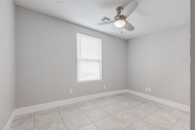 Building Photo - 2318 N Bassler St