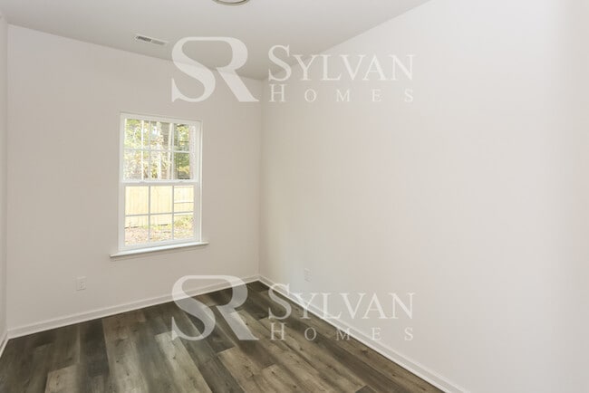 Building Photo - Carve Out a Great Life Here!