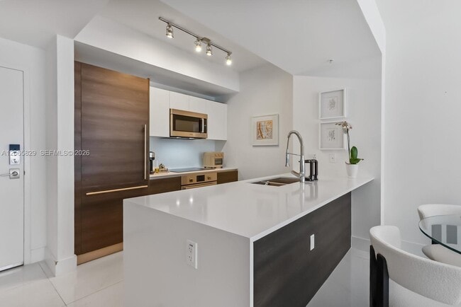 Building Photo - 301 Altara Ave