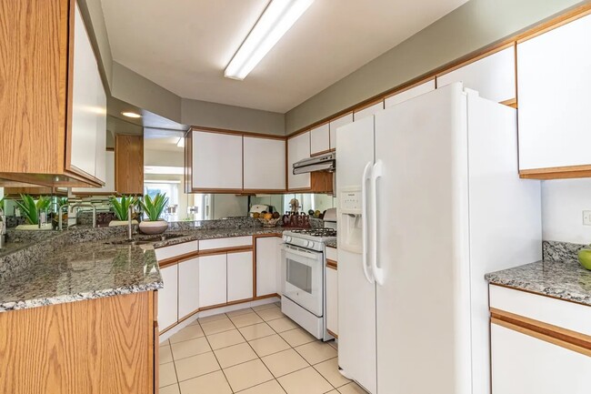 Building Photo - 1357 Newport St