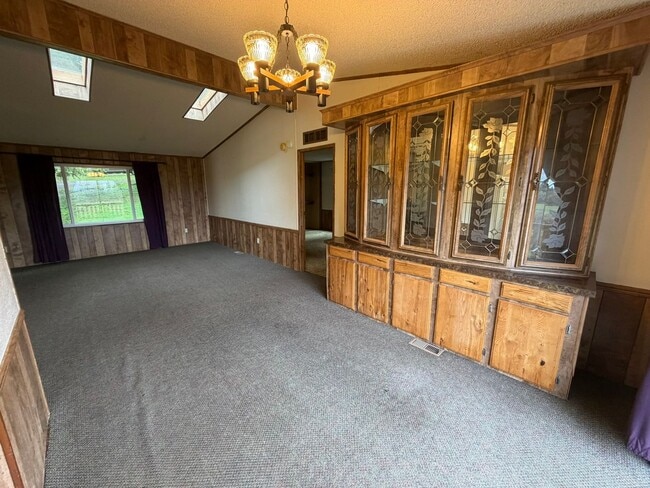 Building Photo - 3 Bedroom with a View!