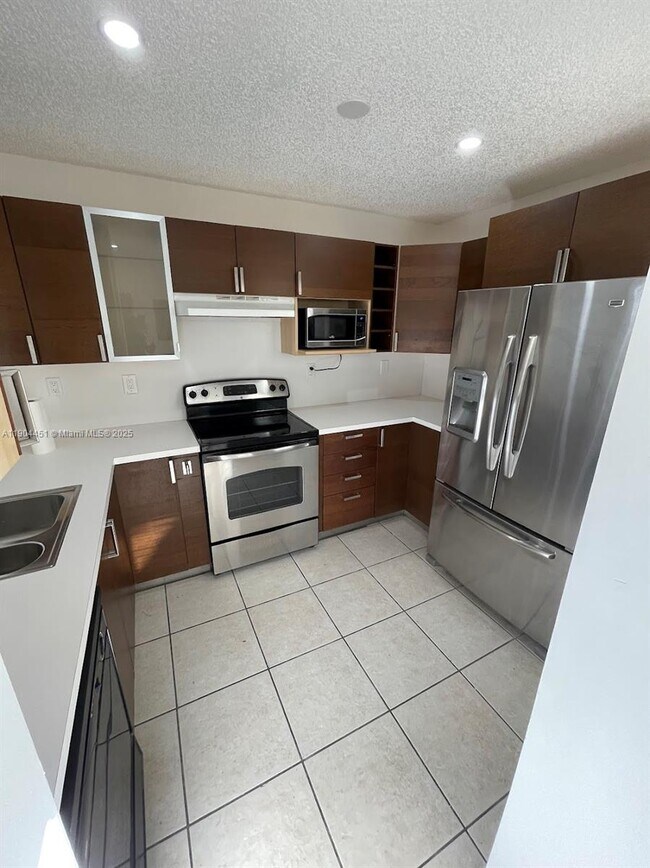 Building Photo - 1165 NW 125th Pl