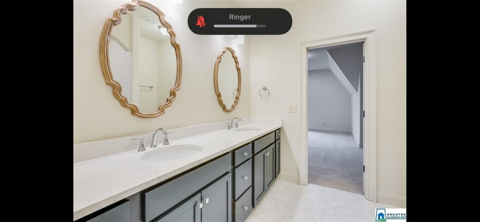 Jack & Jill Bathroom Connects 2 Guest Bedrooms - 805 Carr Ave