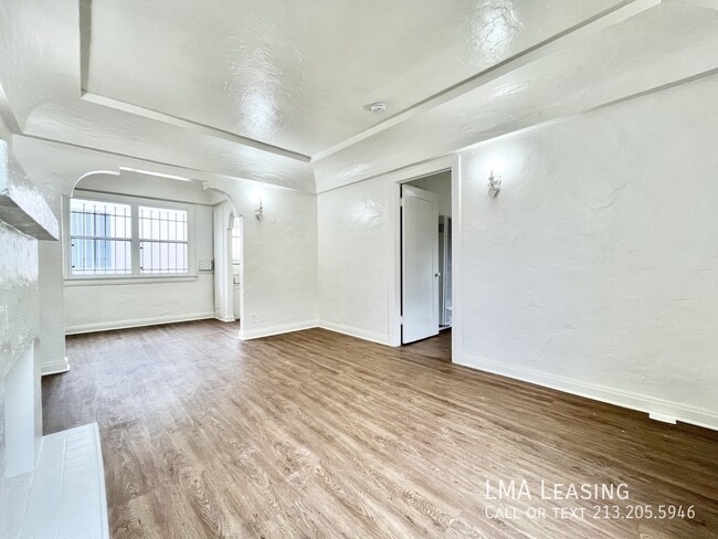 Building Photo - Newly Renovated & Charming Gem w/ Modern F...