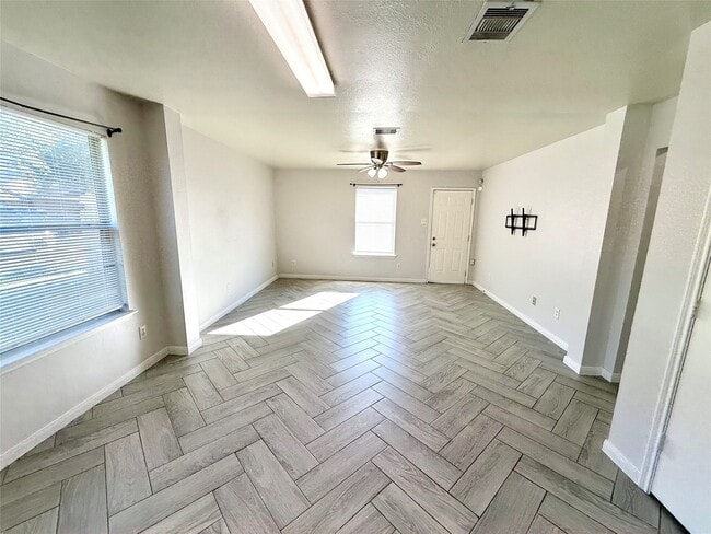 Building Photo - 10811 Tallow Briar Ln